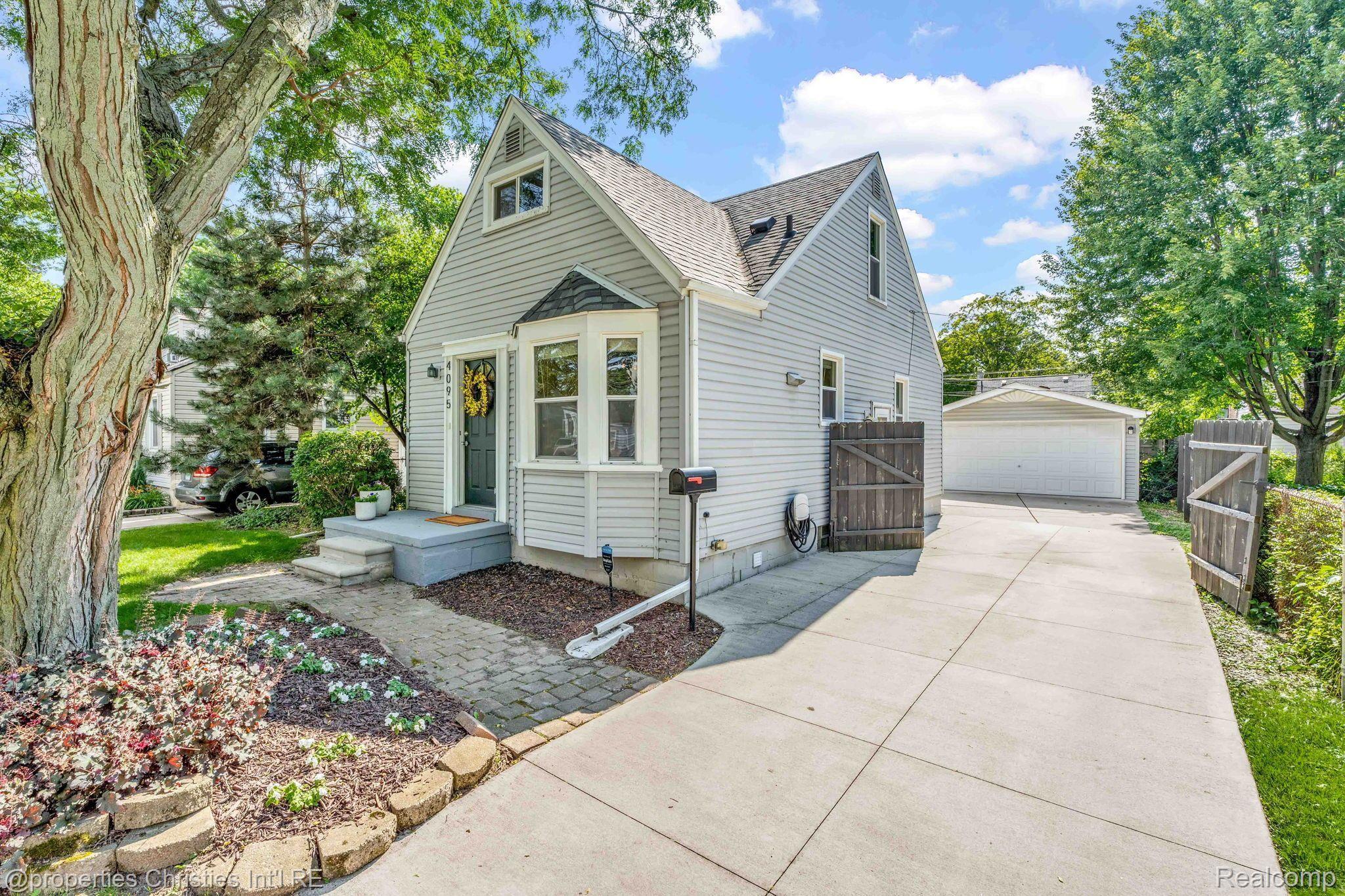 4095 CUMMINGS Avenue