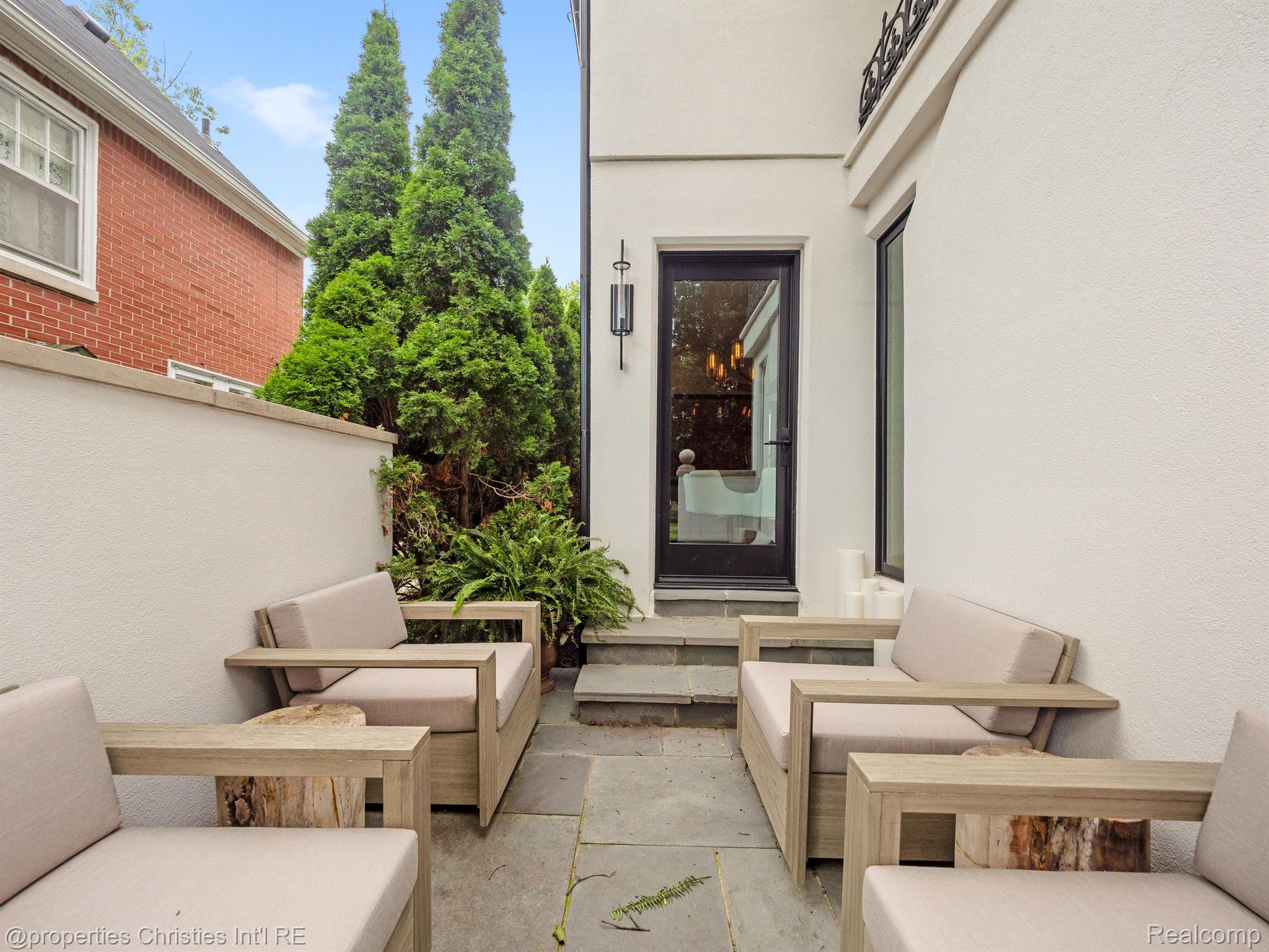 672 Chester Street