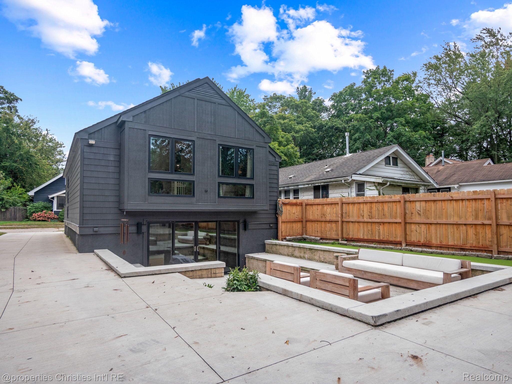 935 N Lafayette Avenue