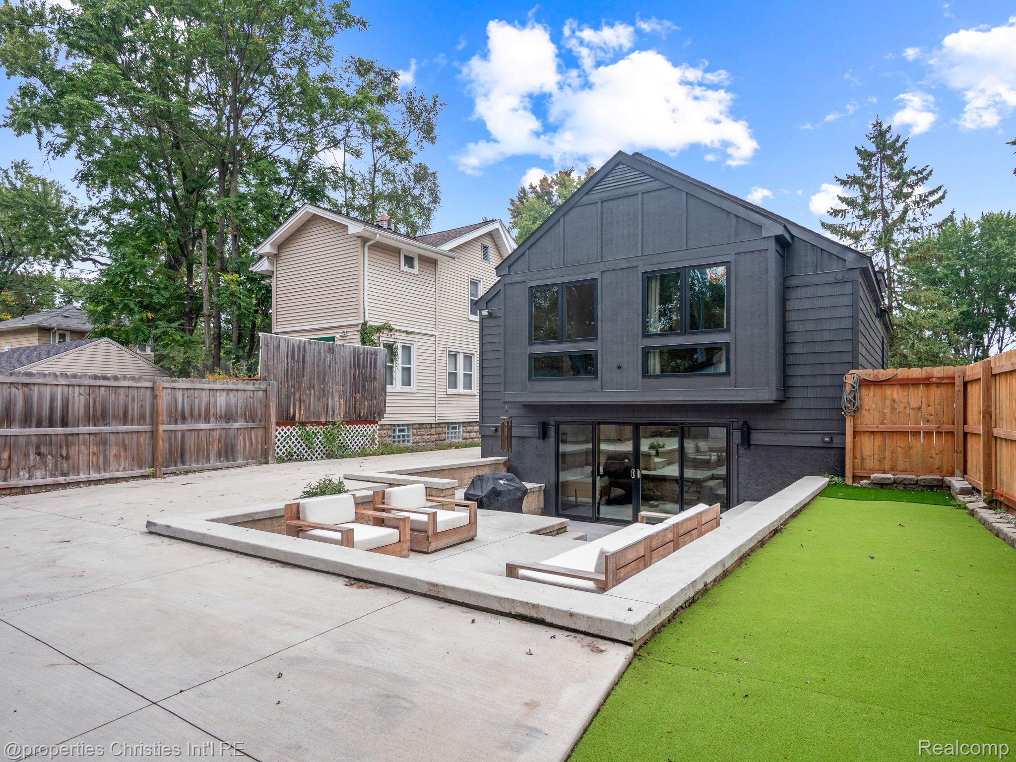 935 N Lafayette Avenue
