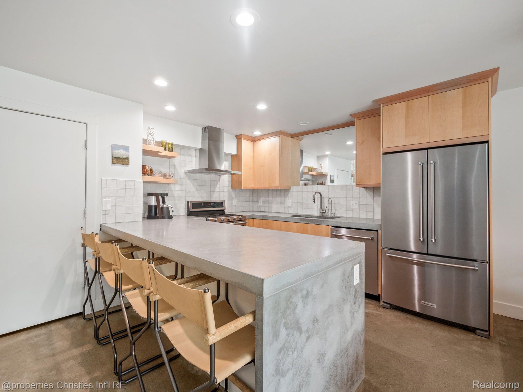 935 N Lafayette Avenue