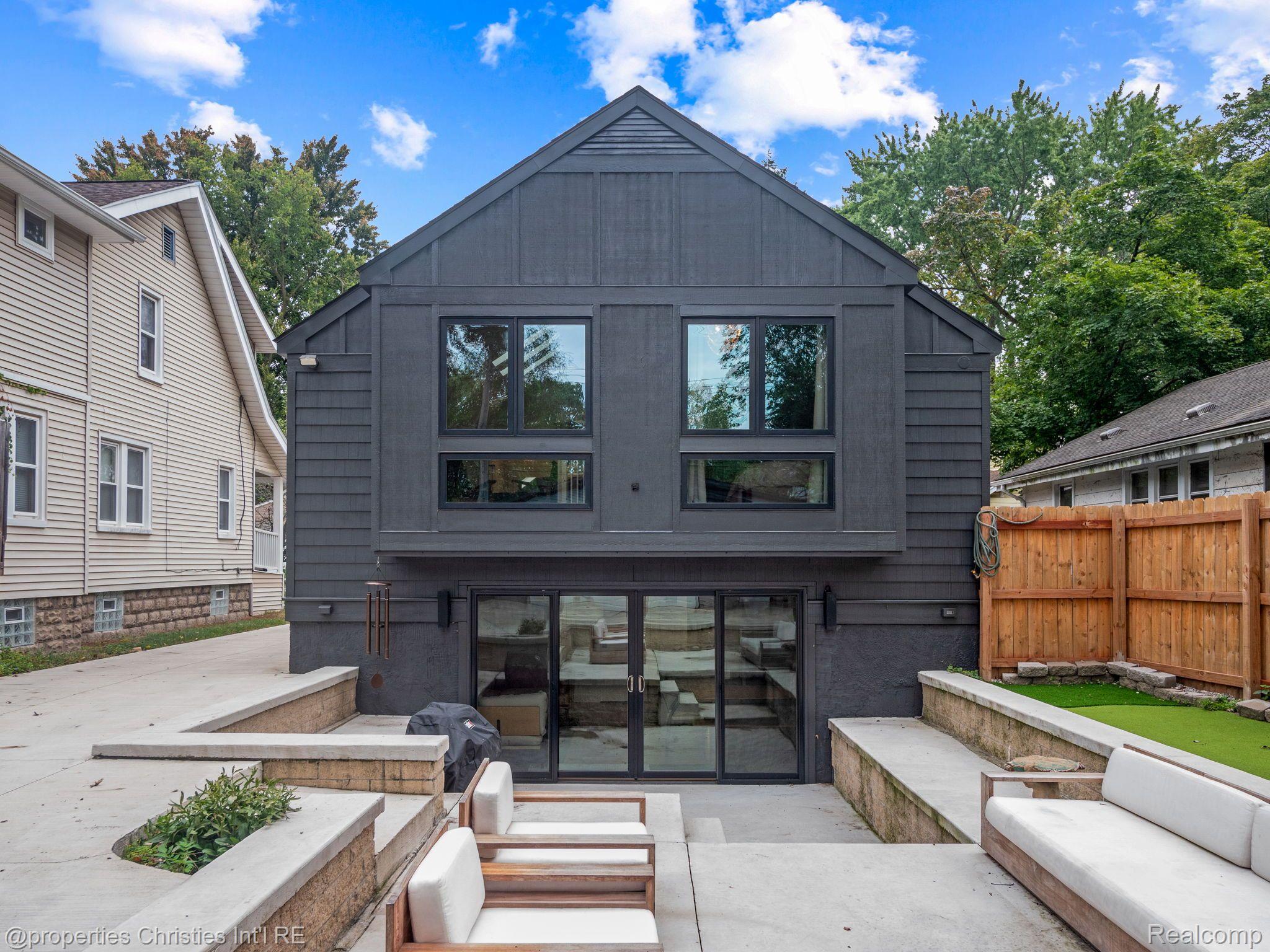 935 N Lafayette Avenue