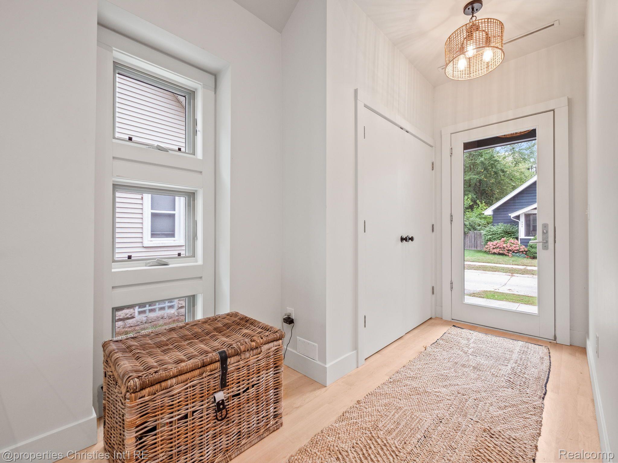 935 N Lafayette Avenue