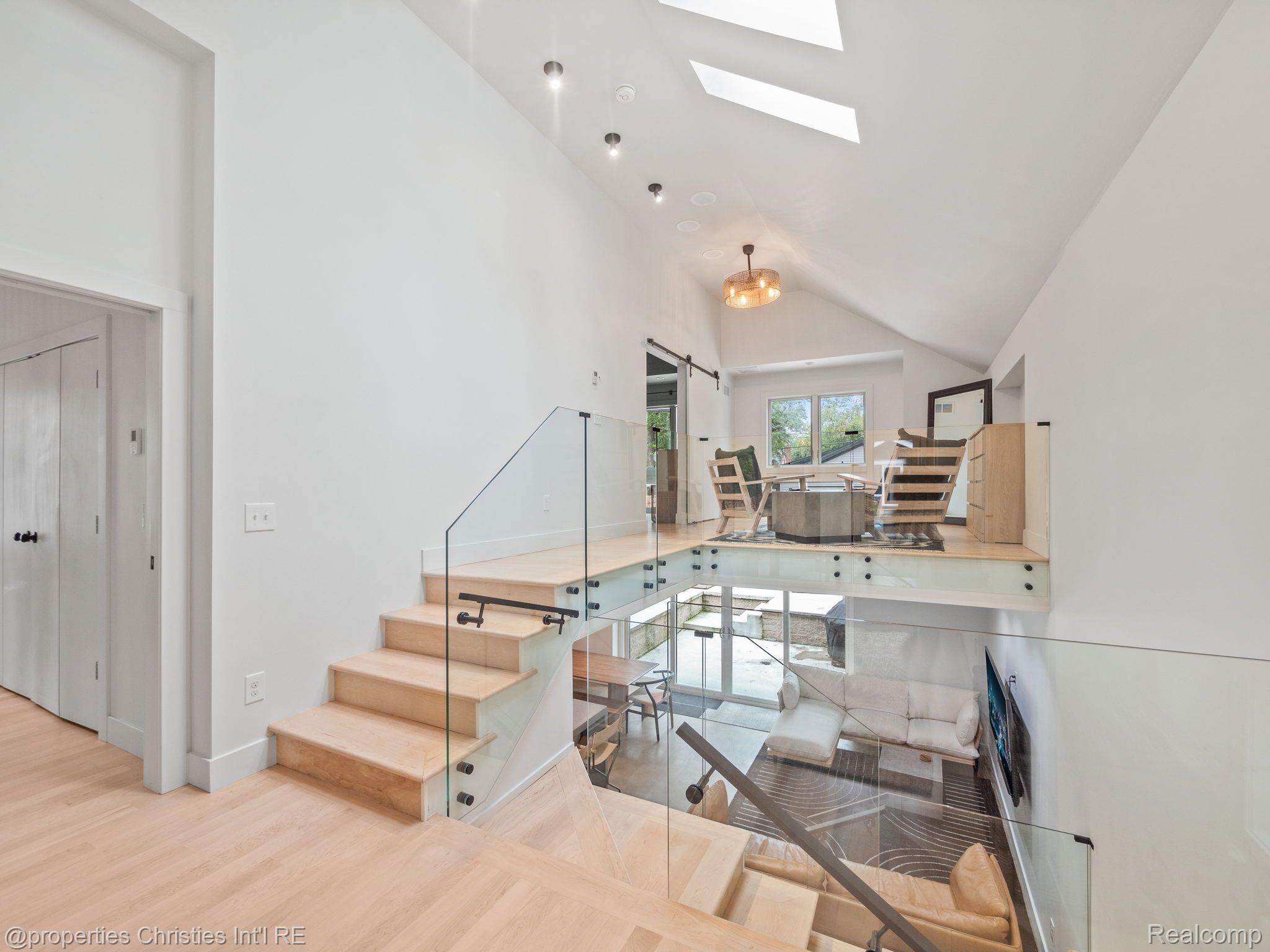 935 N Lafayette Avenue