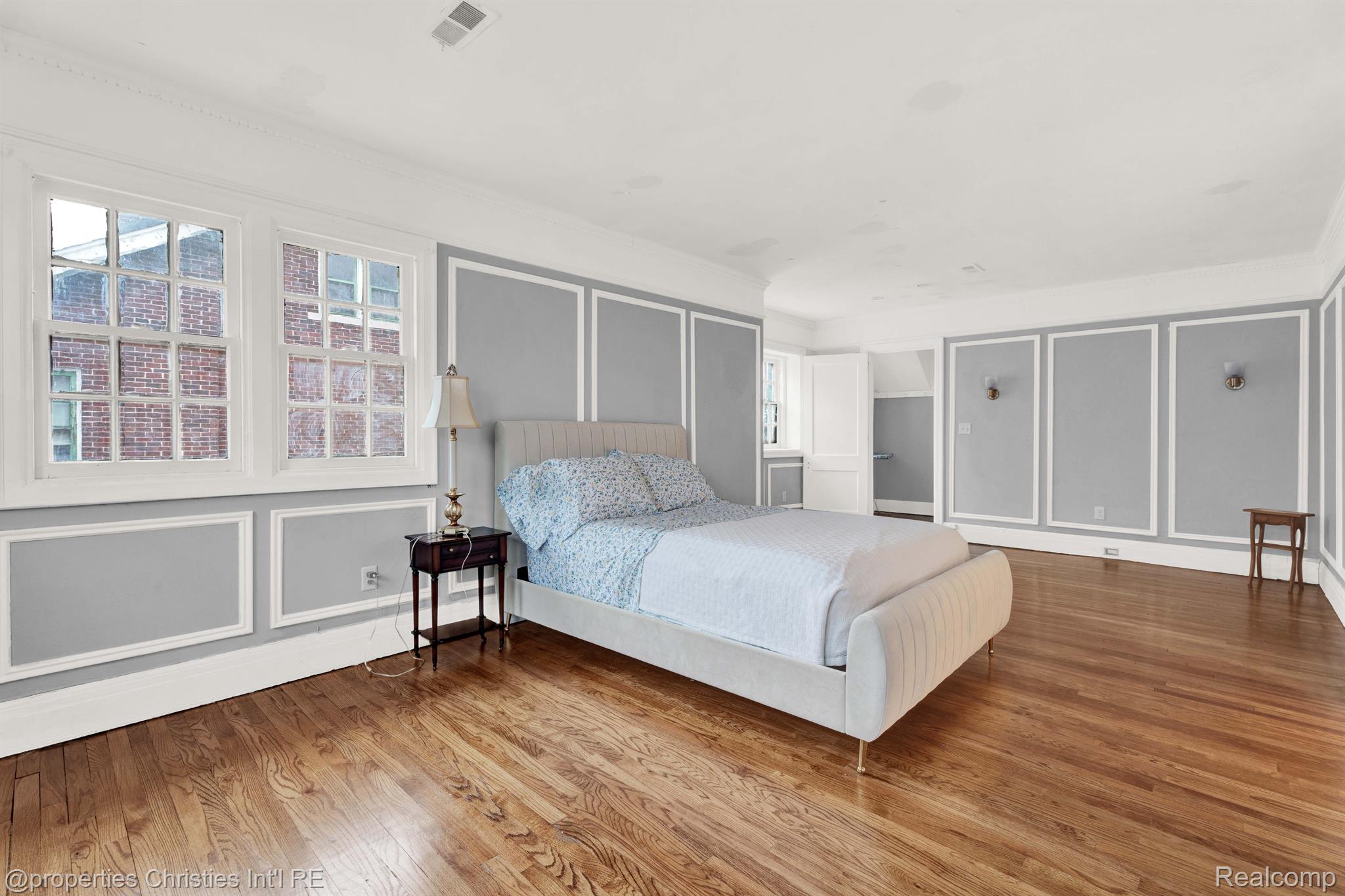 1935 Edison Street