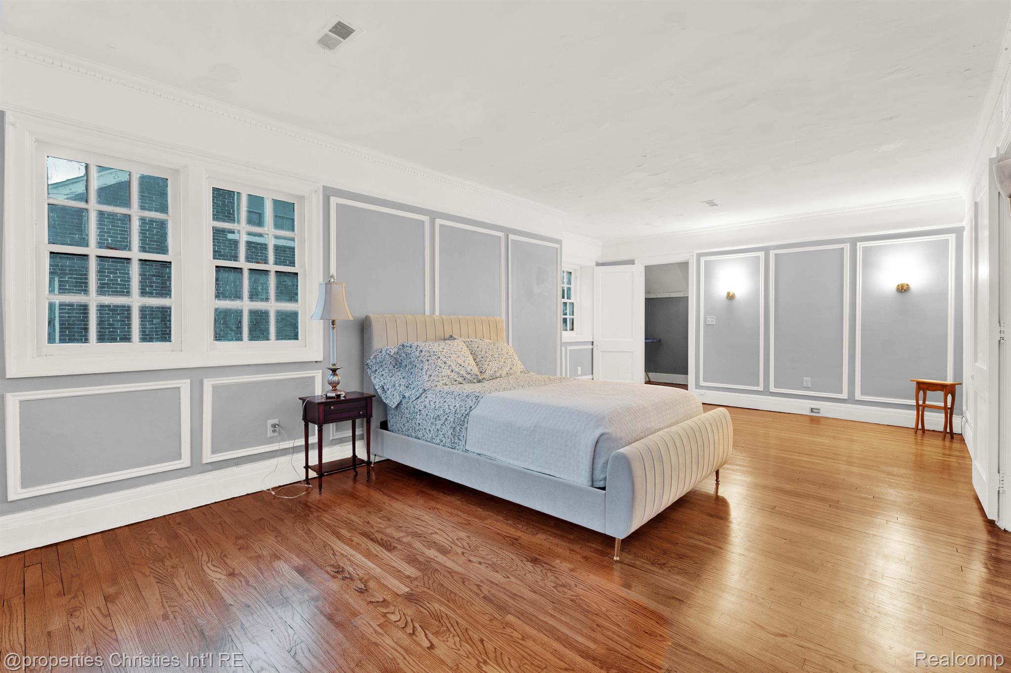 1935 Edison Street
