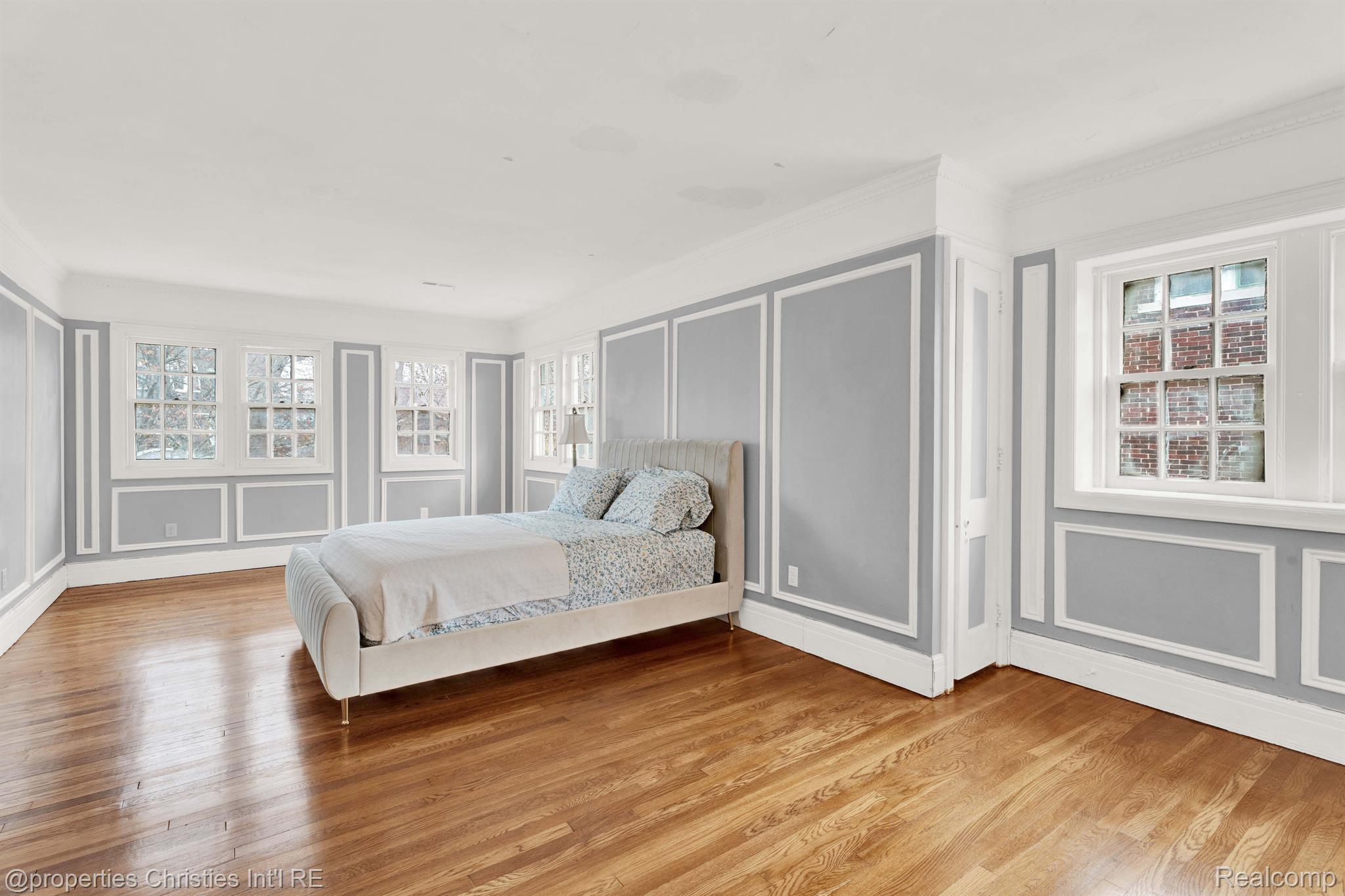 1935 Edison Street