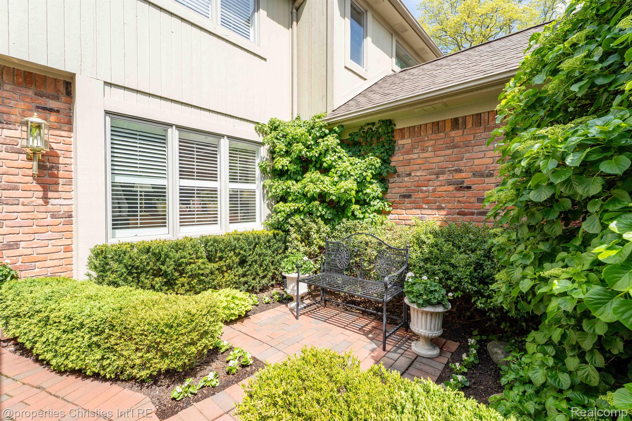 22366 VALLEY OAKS Drive