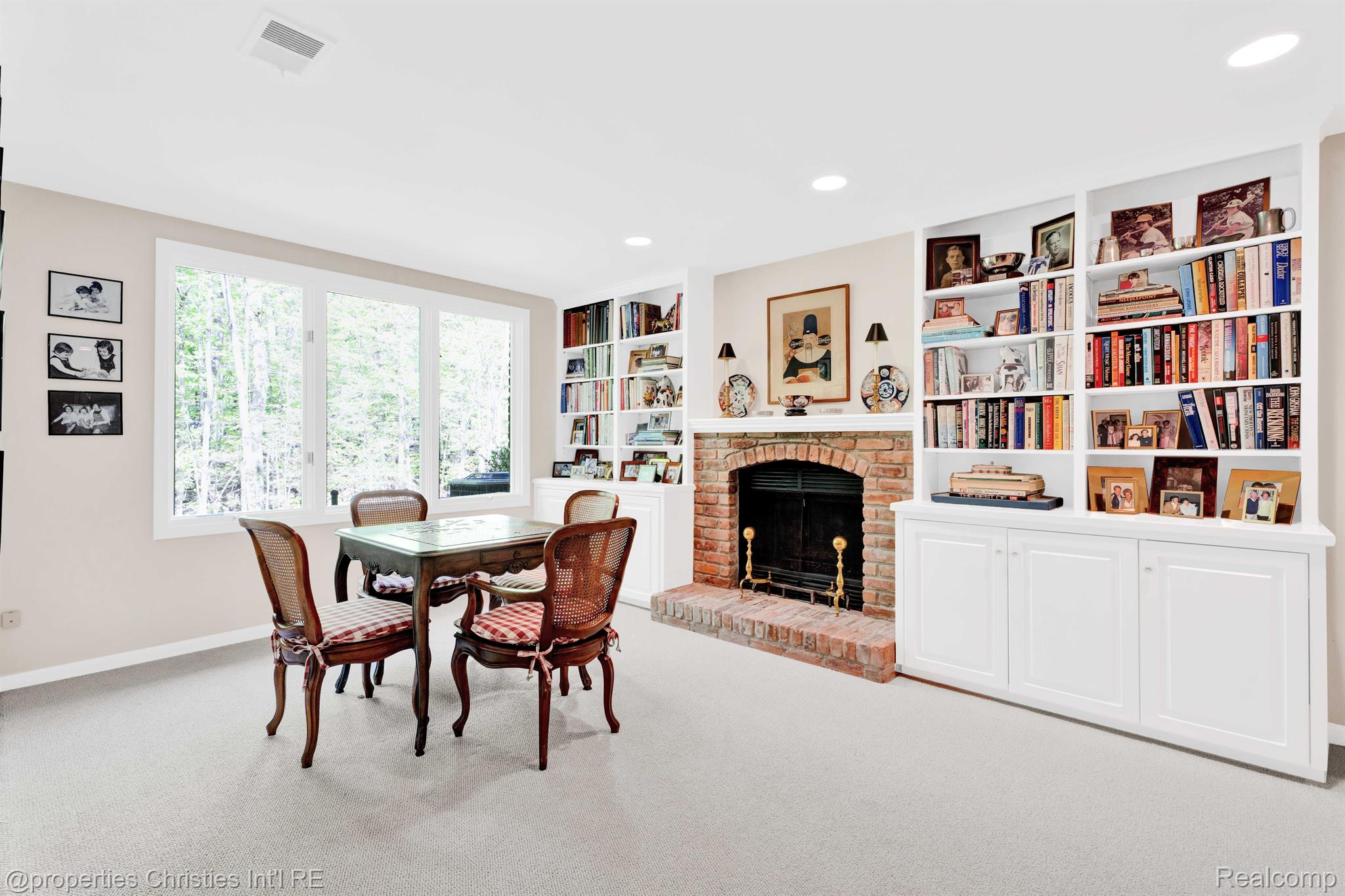 22366 VALLEY OAKS Drive