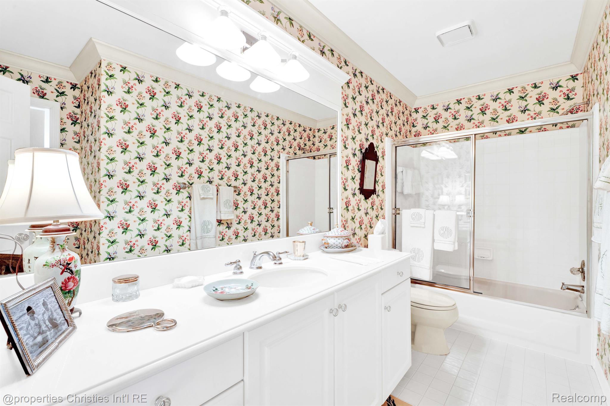 22366 VALLEY OAKS Drive