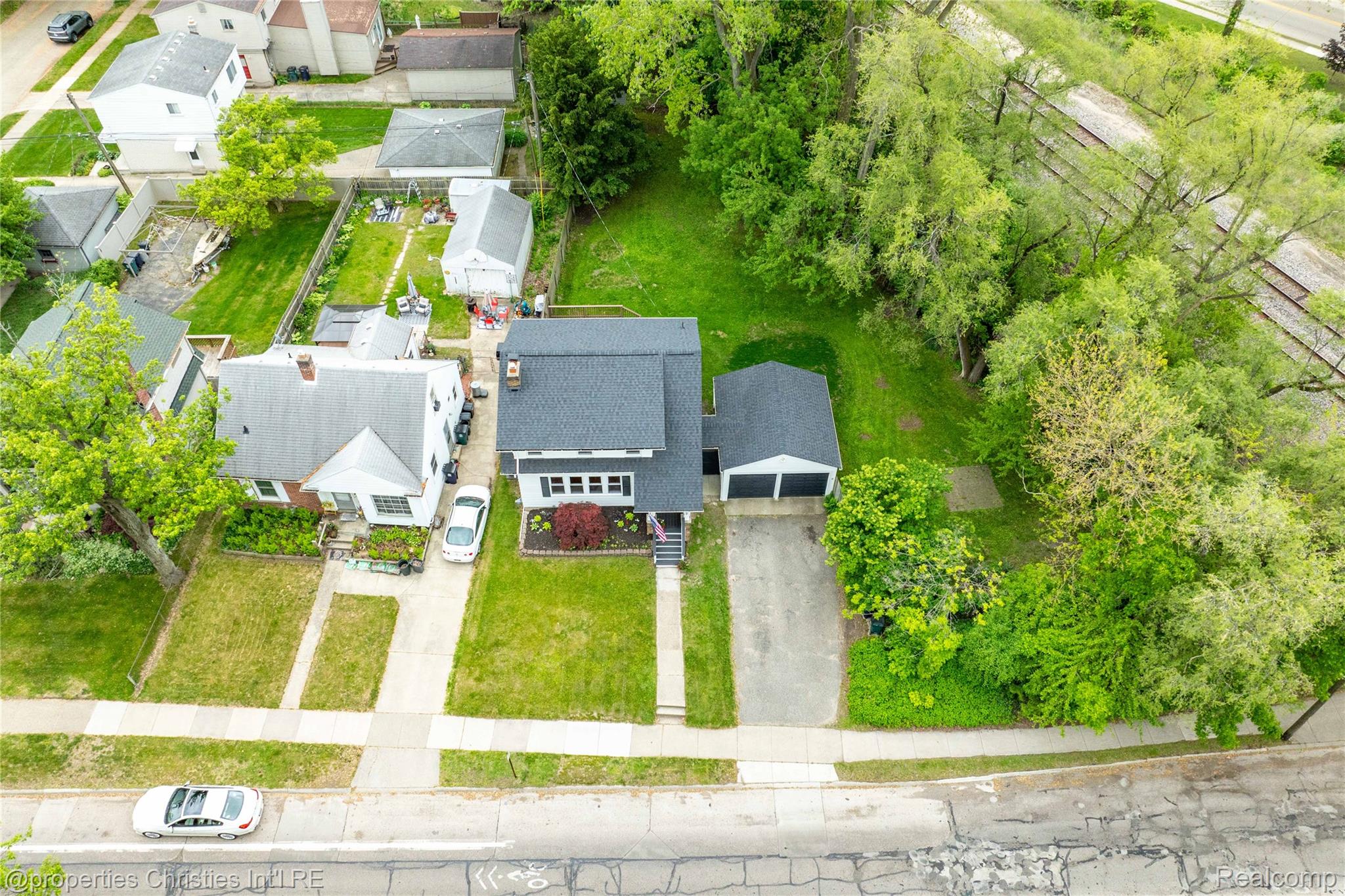 813 Catalpa Drive