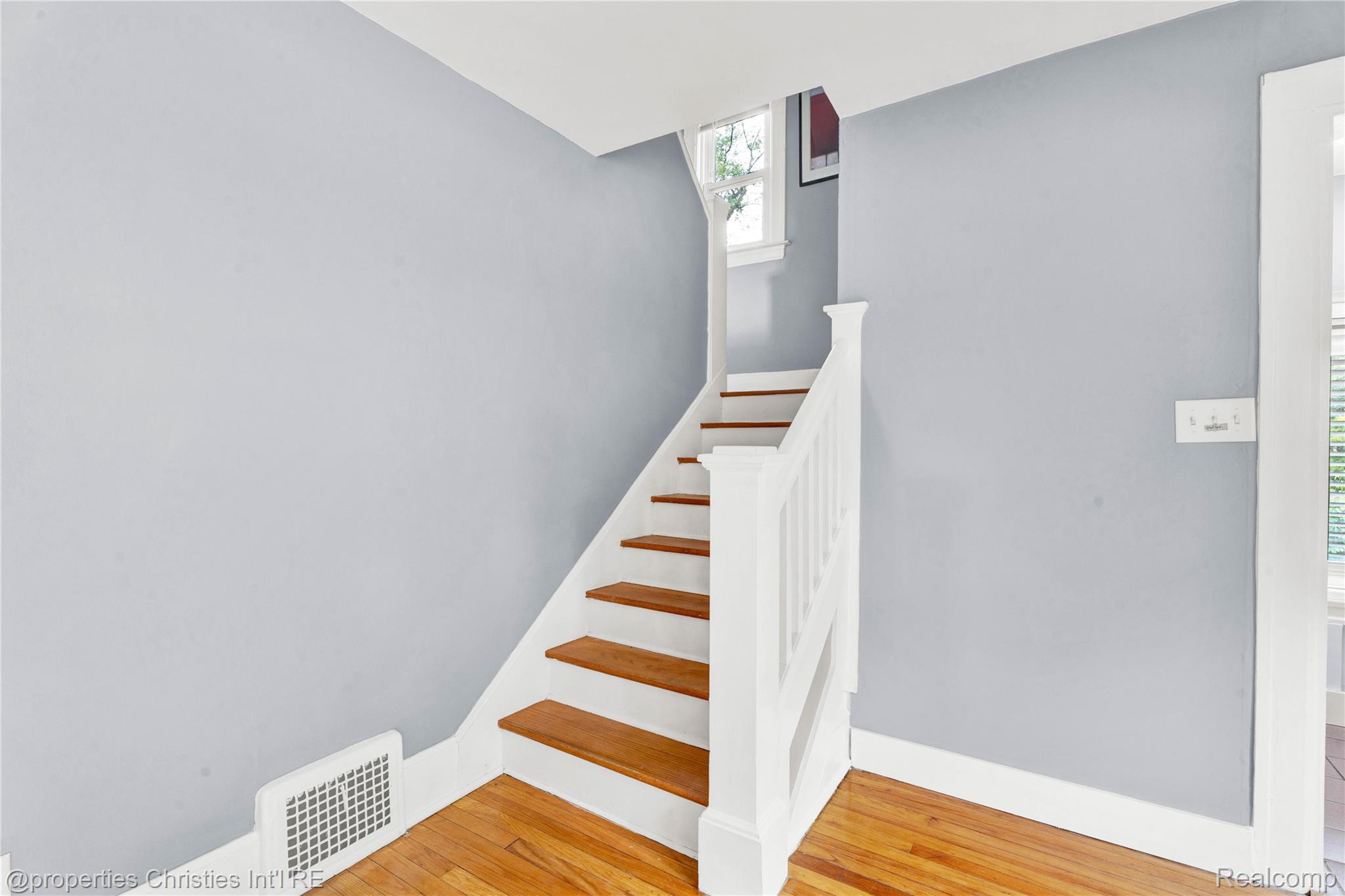813 Catalpa Drive
