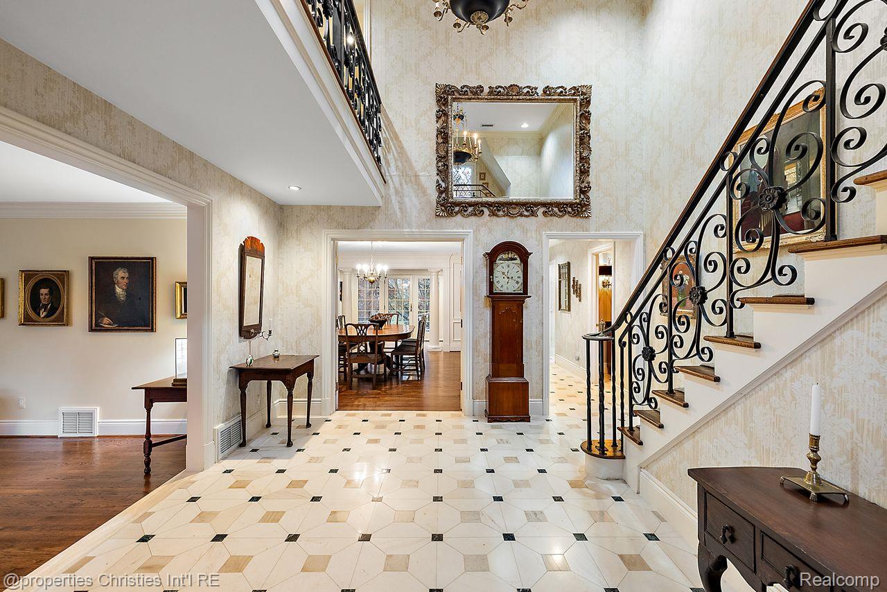 633 Hawthorne Street