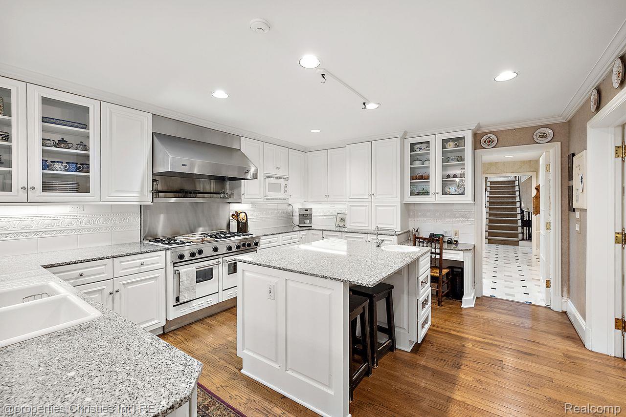 633 Hawthorne Street