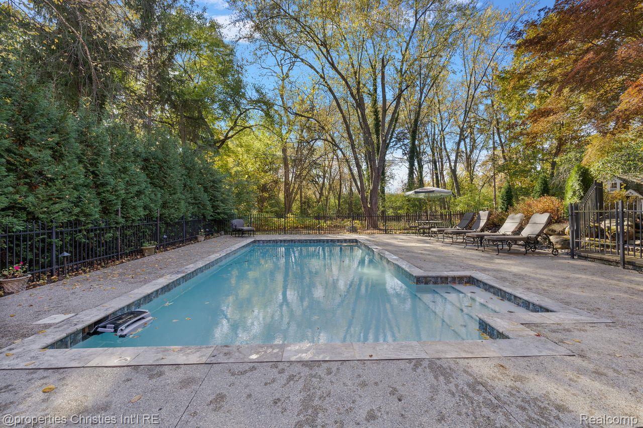 633 Hawthorne Street