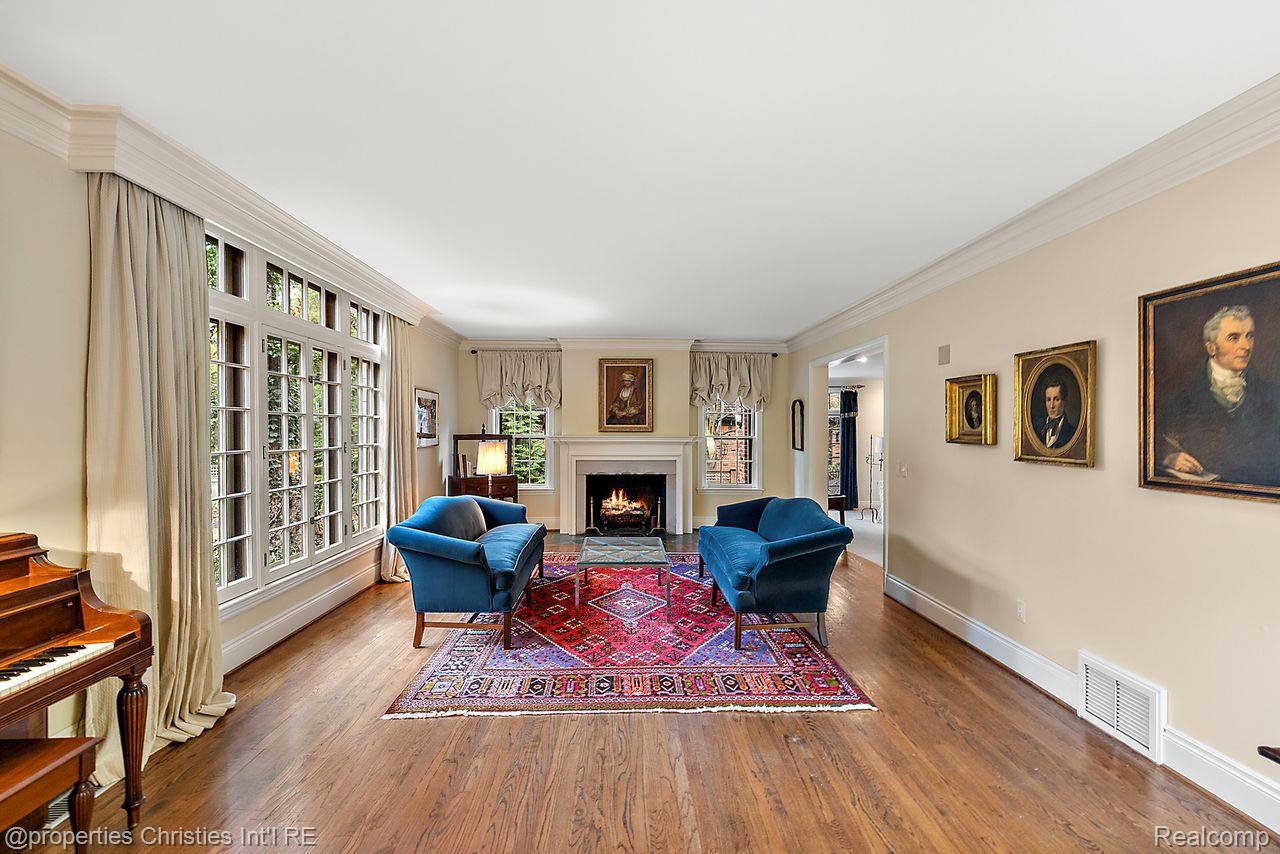 633 Hawthorne Street