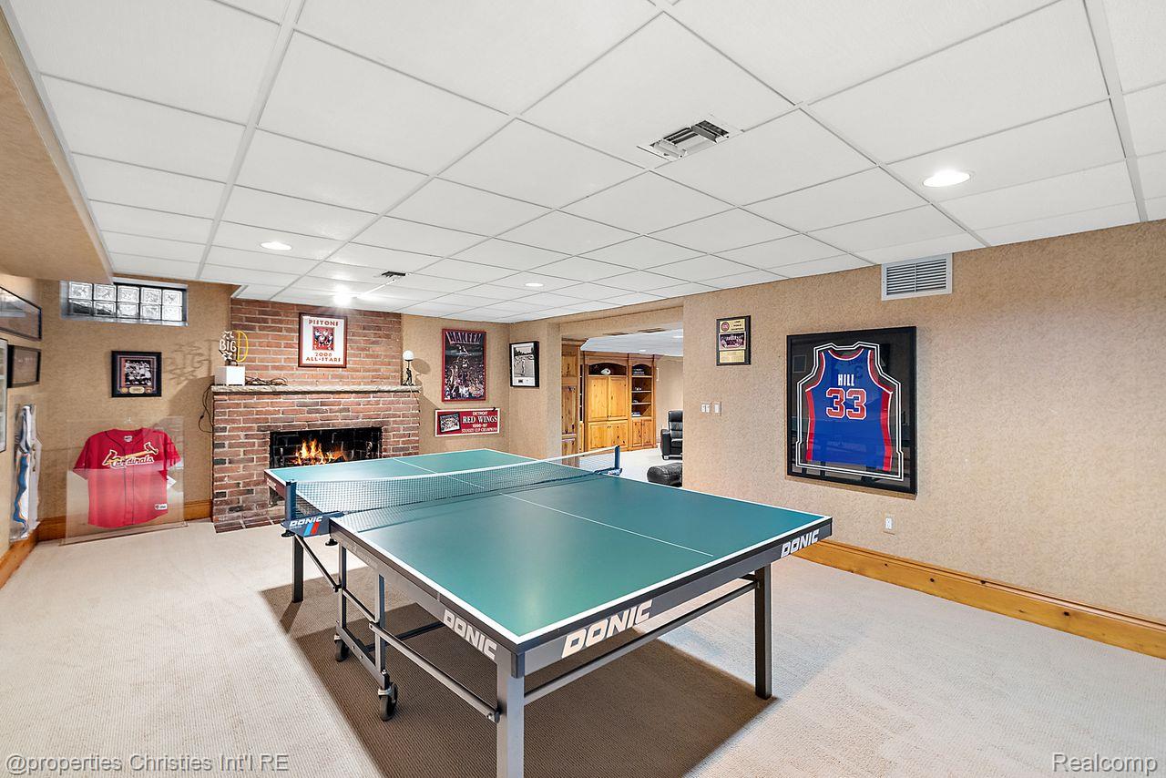 633 Hawthorne Street