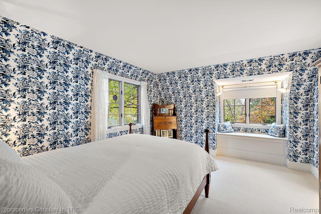 633 Hawthorne Street