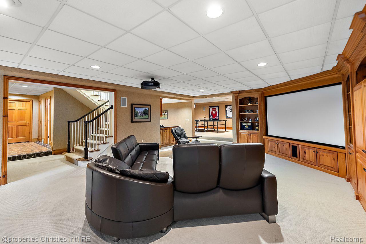 633 Hawthorne Street