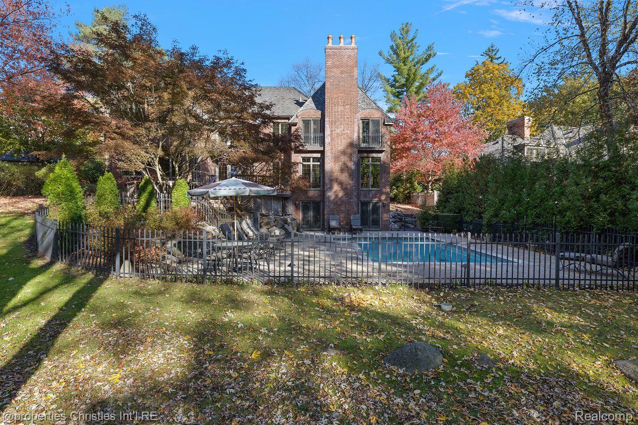 633 Hawthorne Street