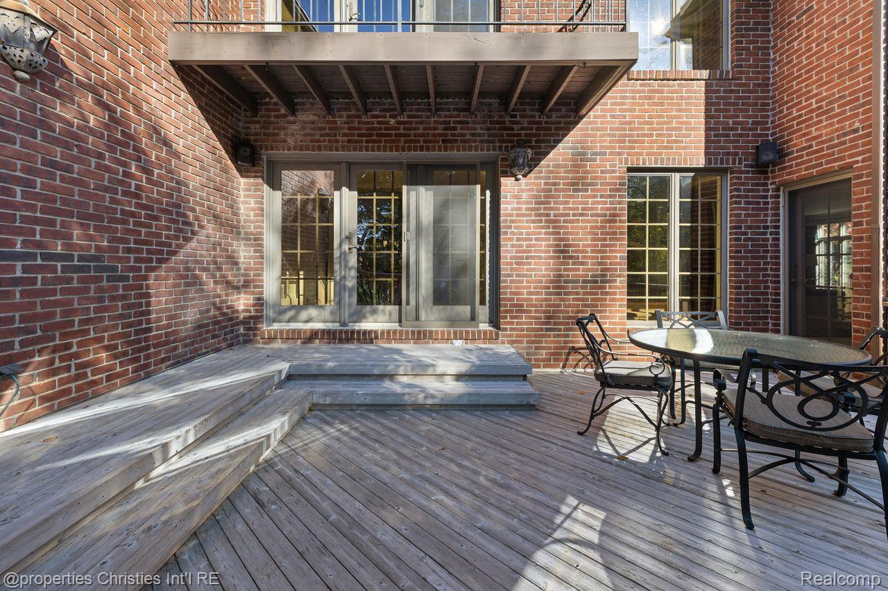 633 Hawthorne Street