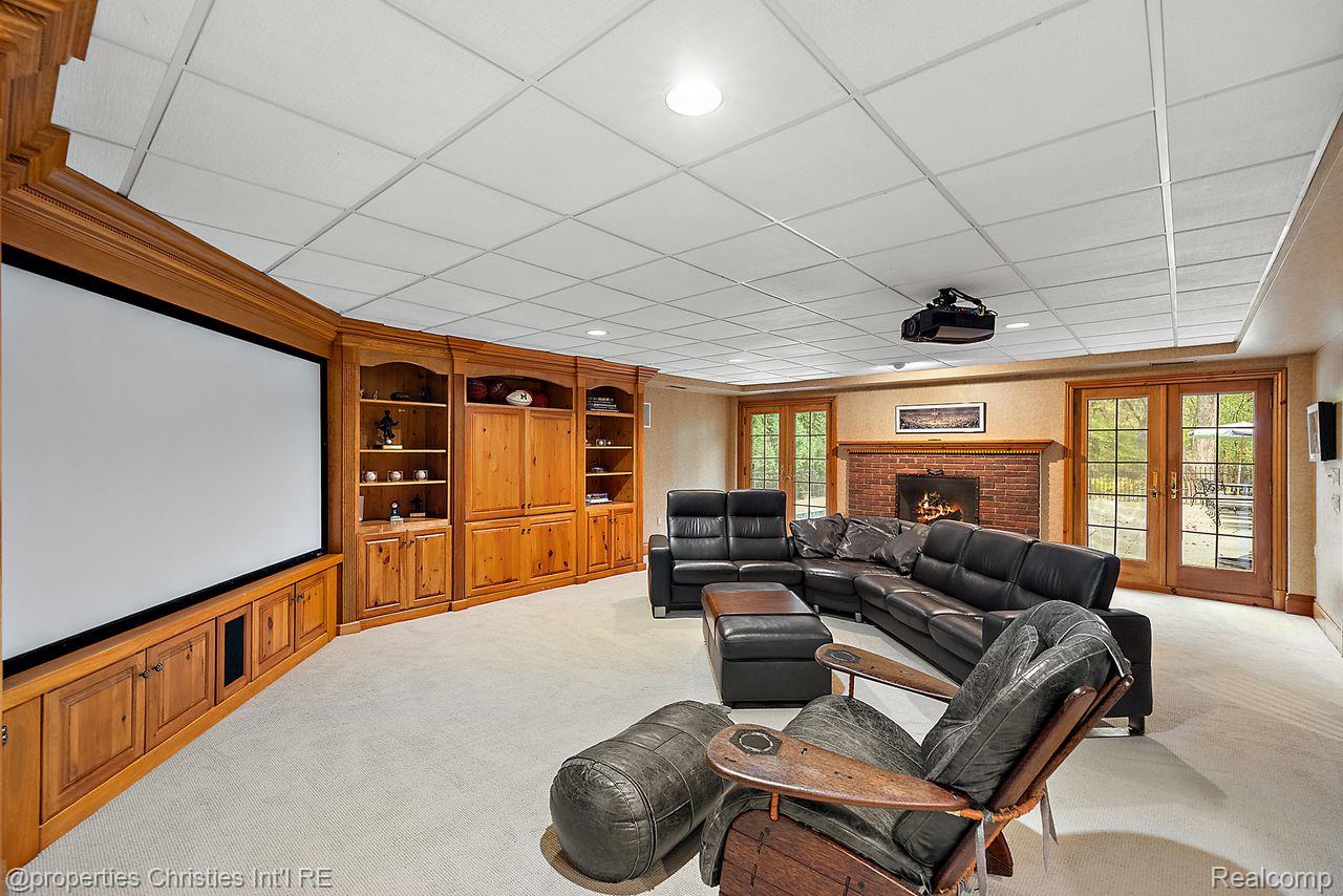 633 Hawthorne Street