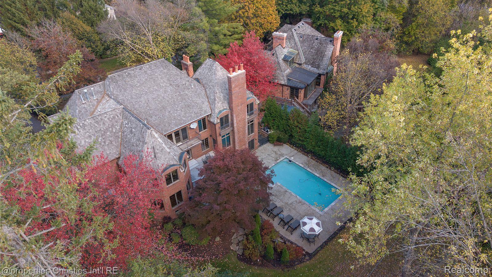 633 Hawthorne Street