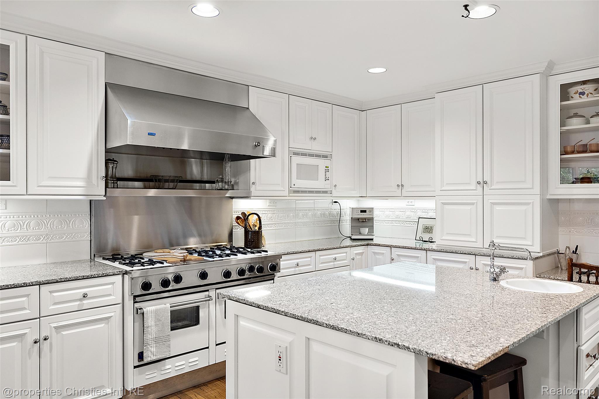 633 Hawthorne Street