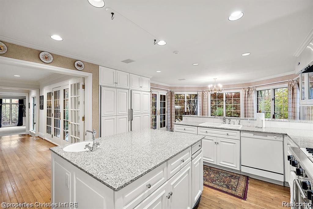 633 Hawthorne Street