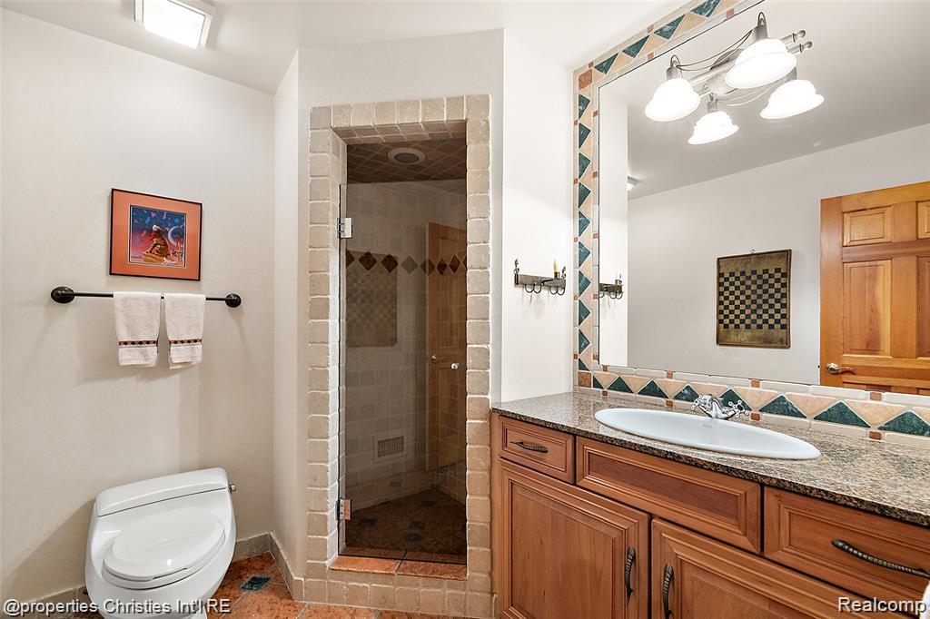 633 Hawthorne Street