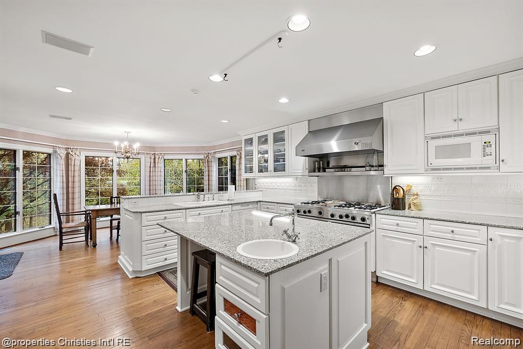 633 Hawthorne Street