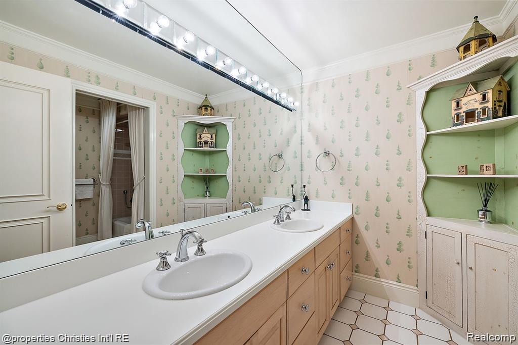 633 Hawthorne Street