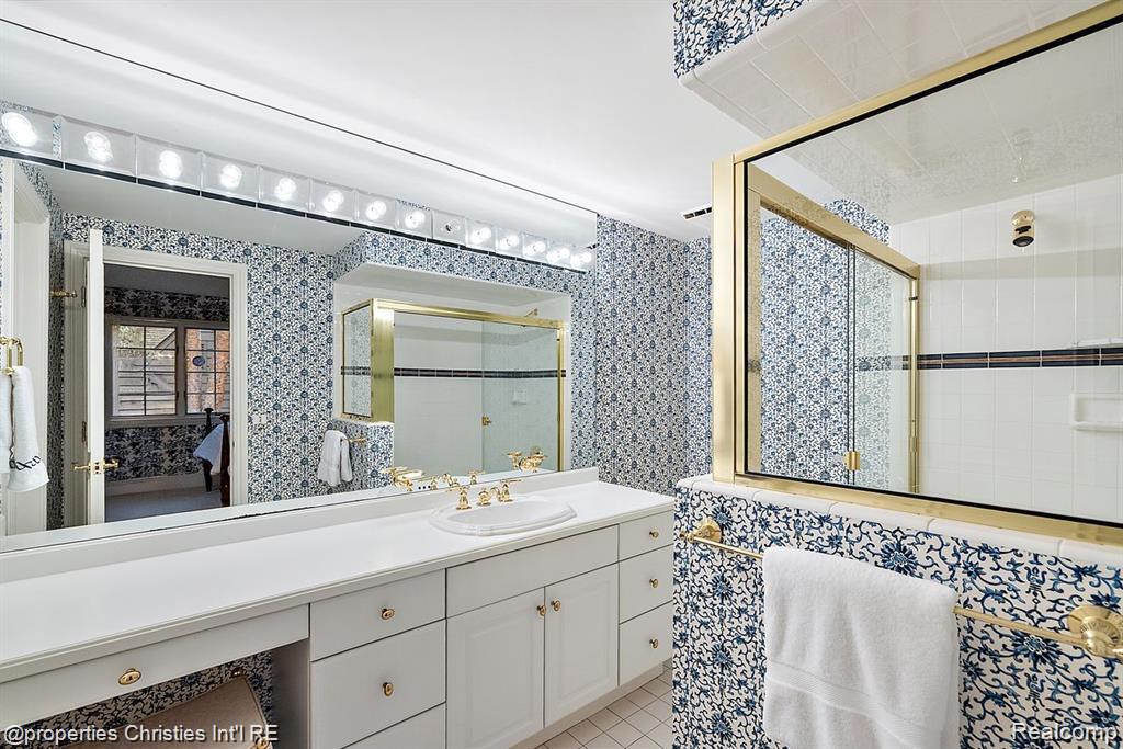 633 Hawthorne Street