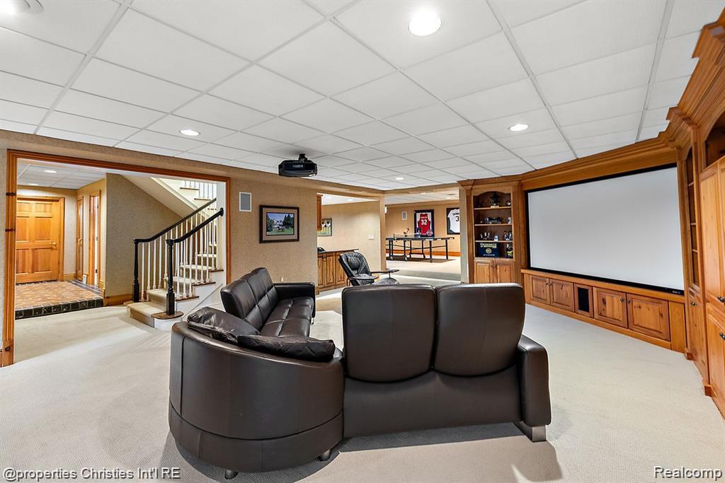 633 Hawthorne Street