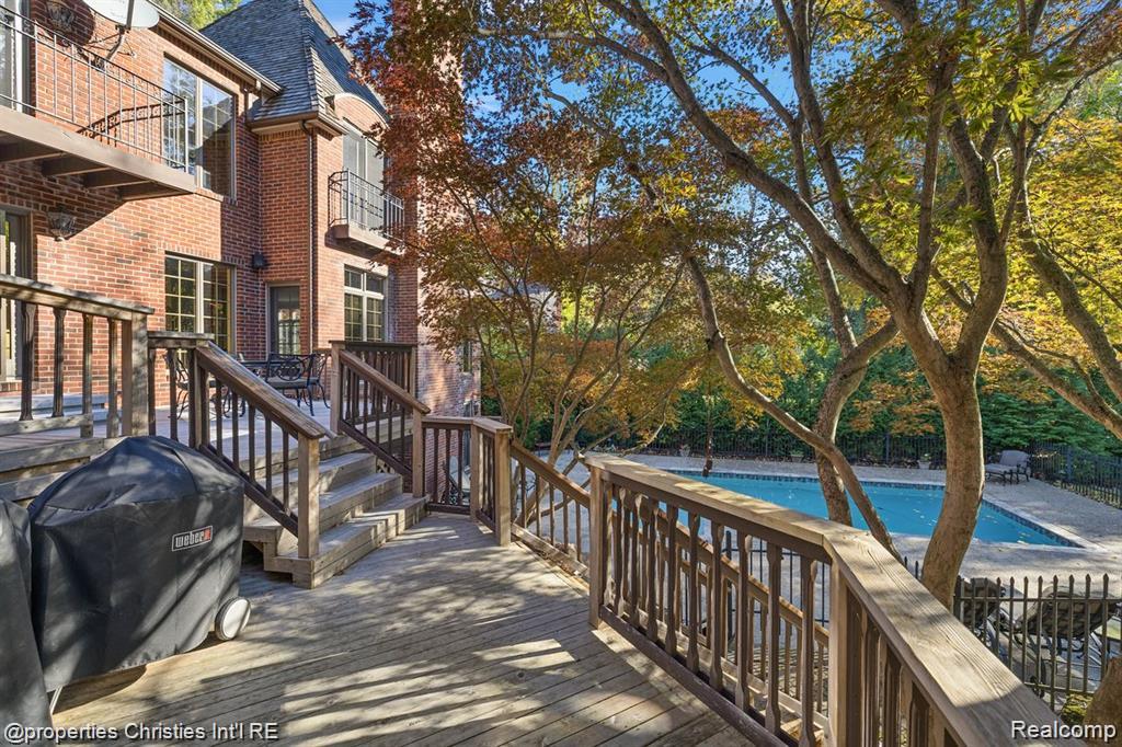 633 Hawthorne Street