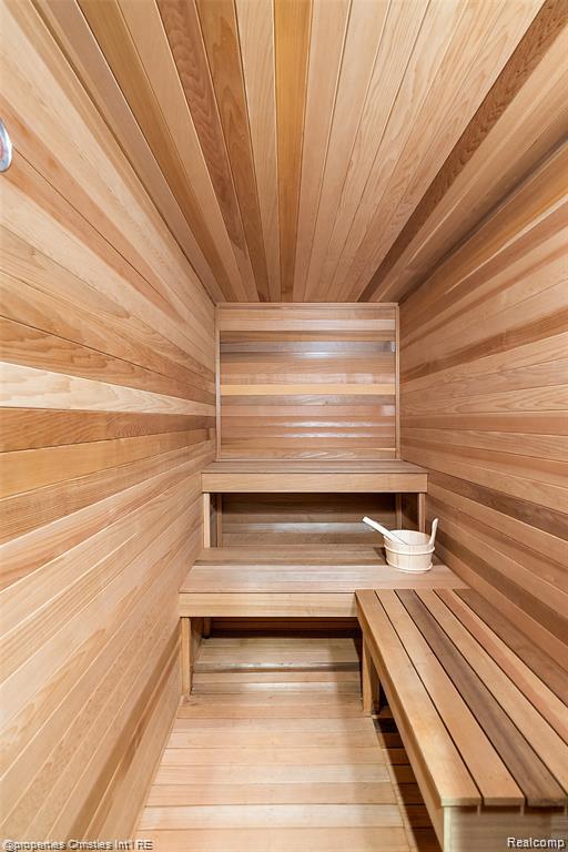 633 Hawthorne Street