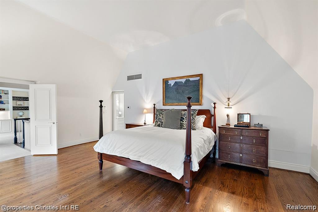 633 Hawthorne Street