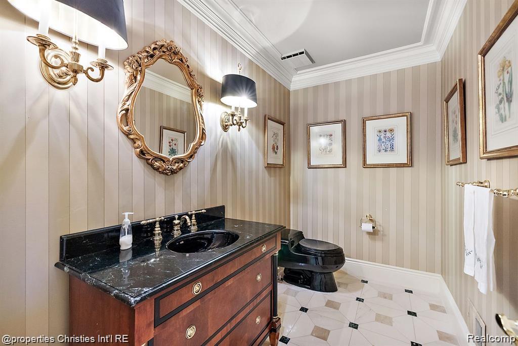 633 Hawthorne Street