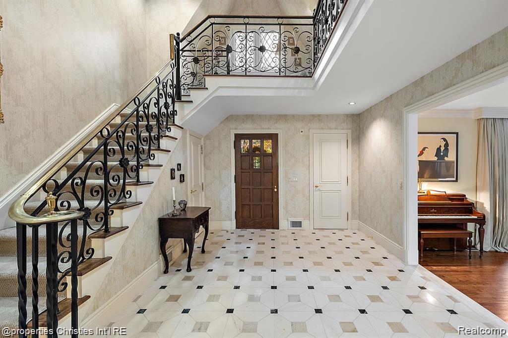 633 Hawthorne Street