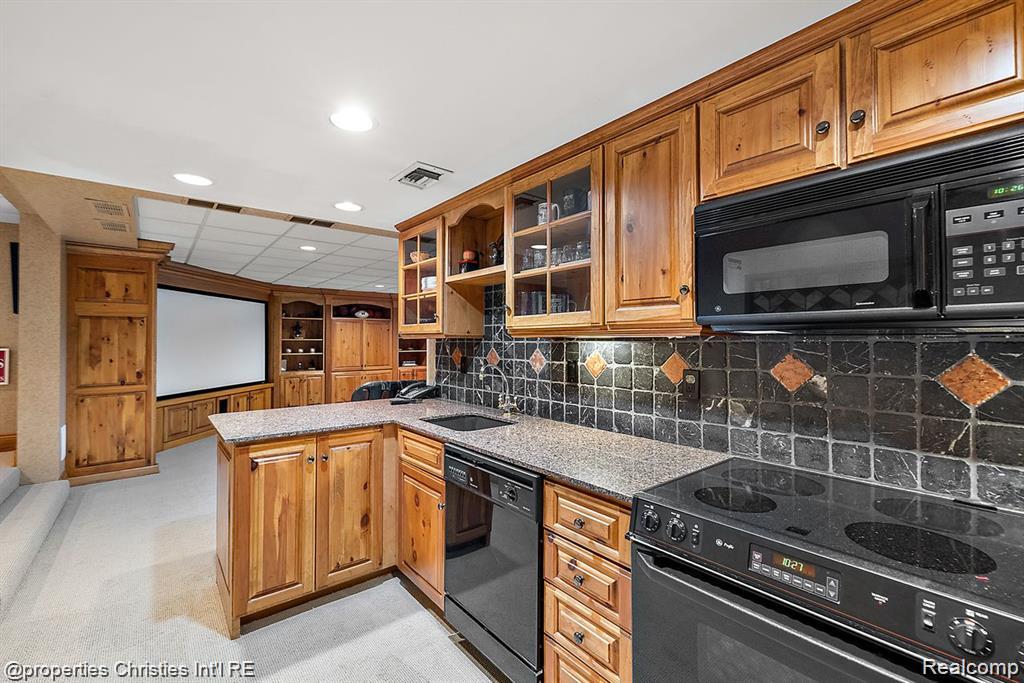 633 Hawthorne Street