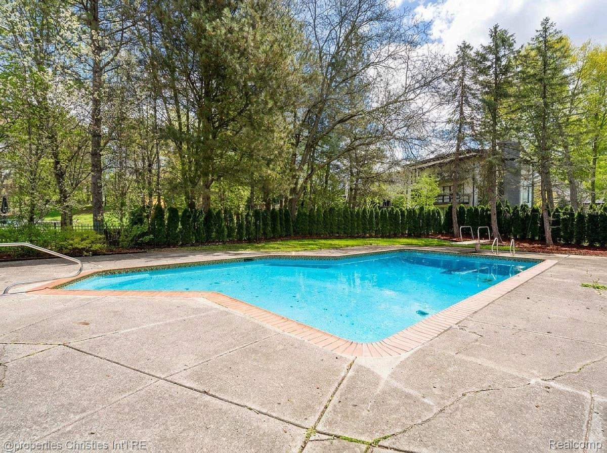 1743 Beechwood Way