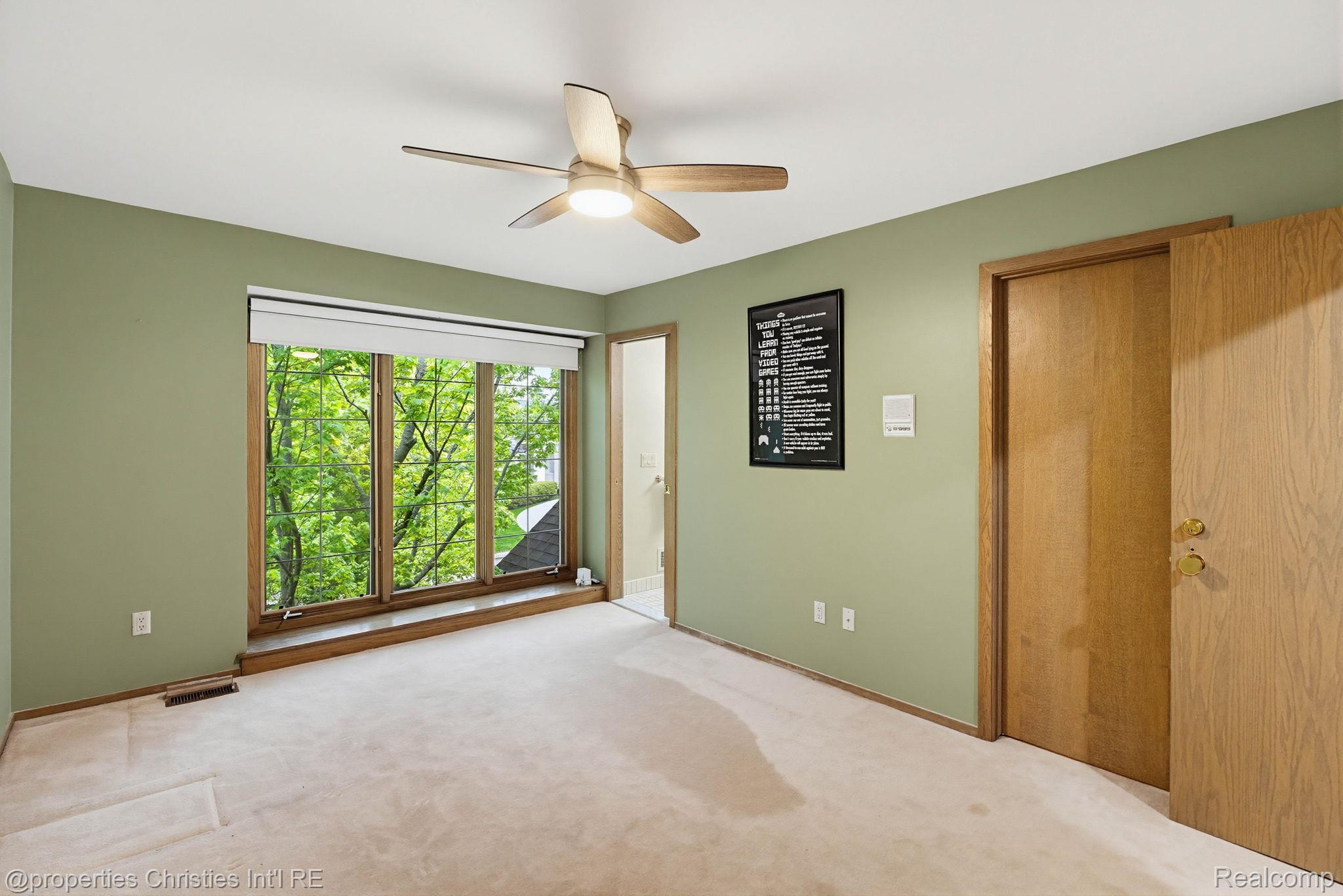 1743 Beechwood Way