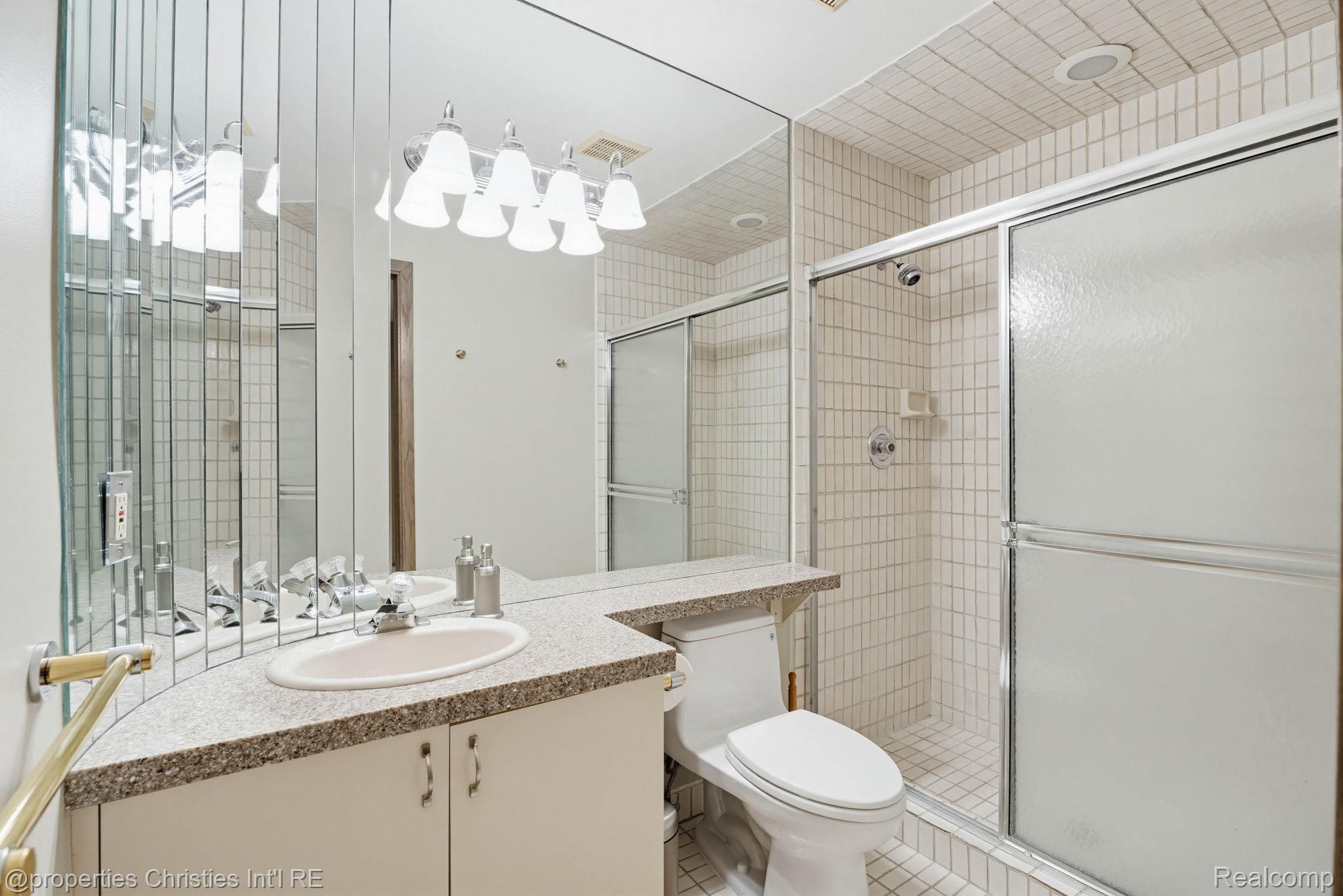 1743 Beechwood Way
