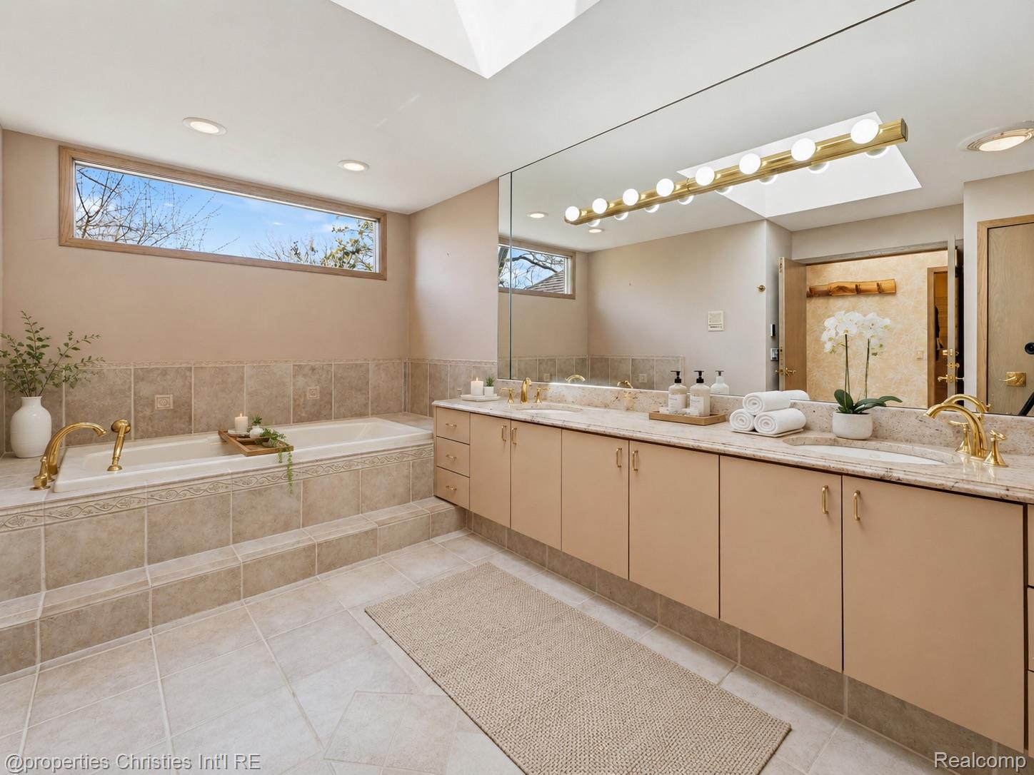 1743 Beechwood Way