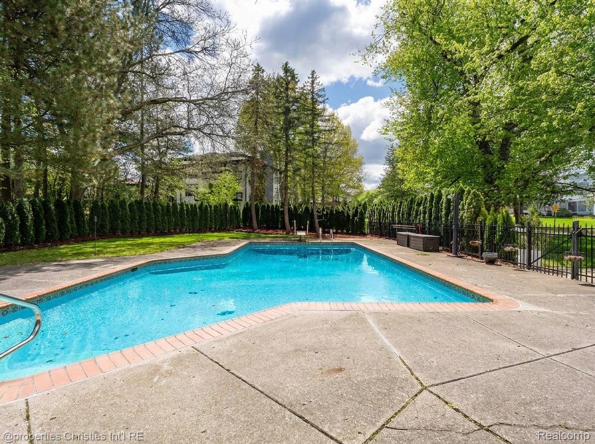 1743 Beechwood Way
