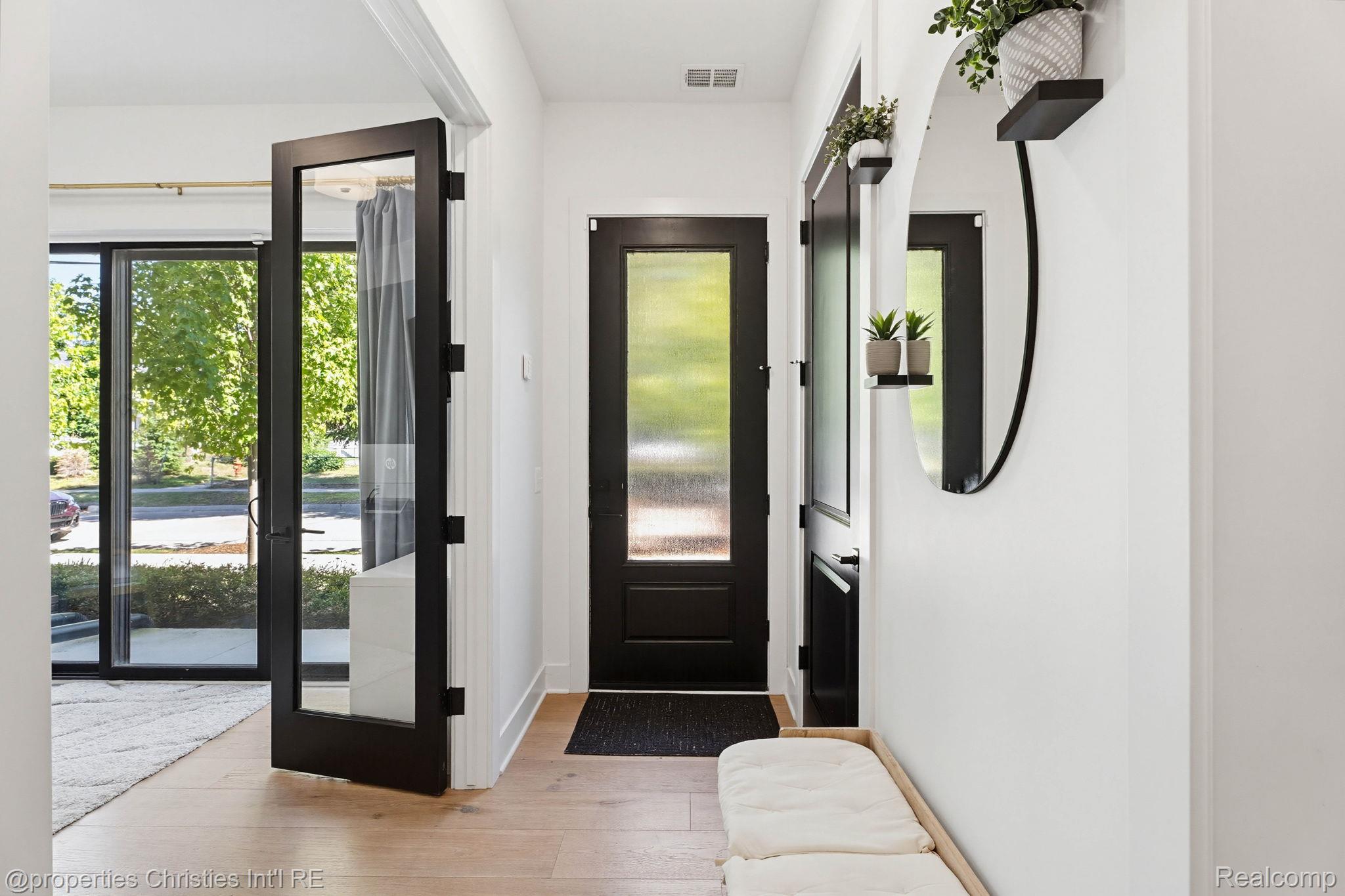 Entry way 3-bedroom Contemporary home for sale at 710 Parent E, Royal Oak City, MI,