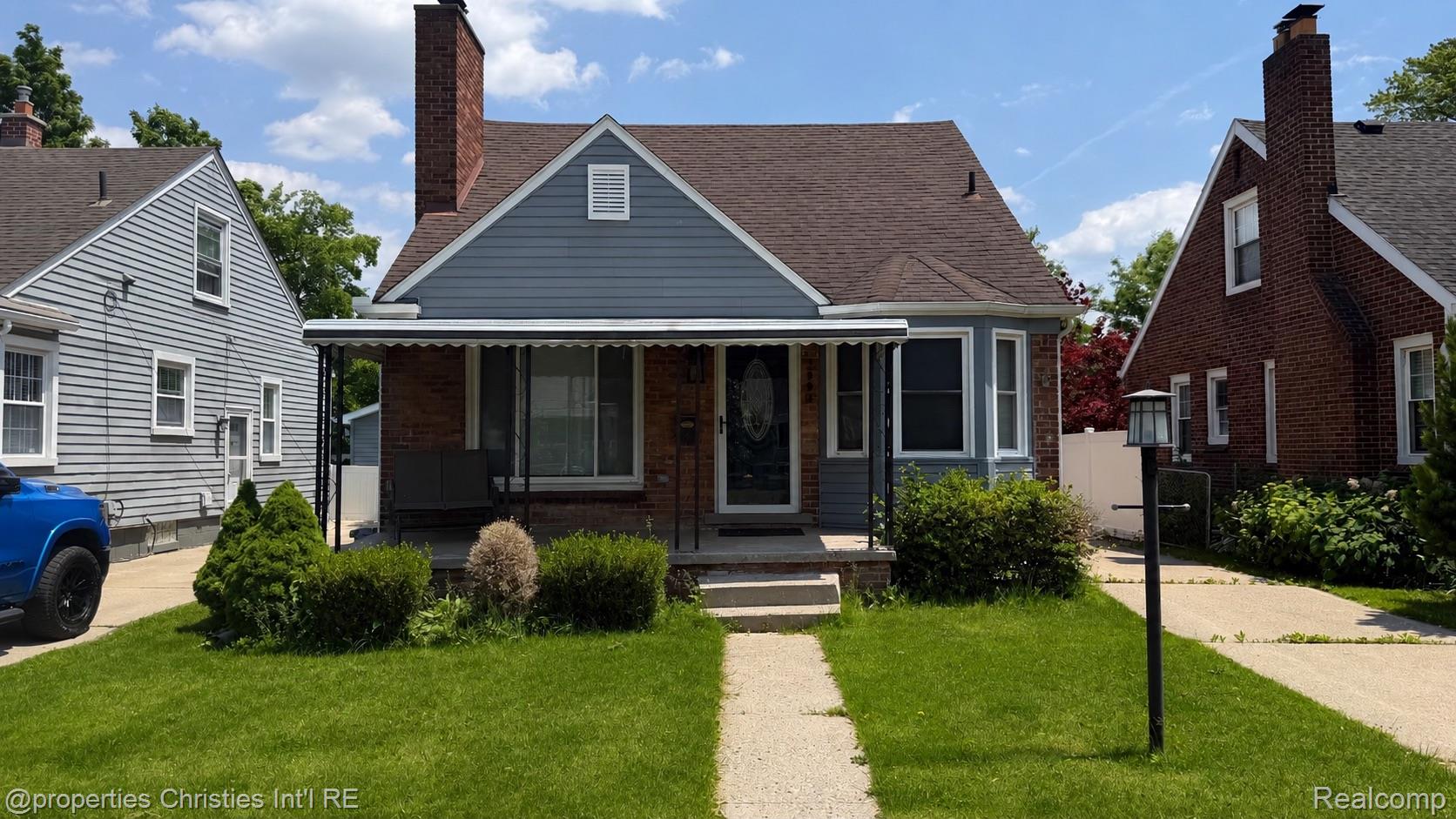 Front Exterior 3-bedroom Bungalow home for sale at 2990 Oakshire Avenue, Berkley City, MI, listed by SK Group