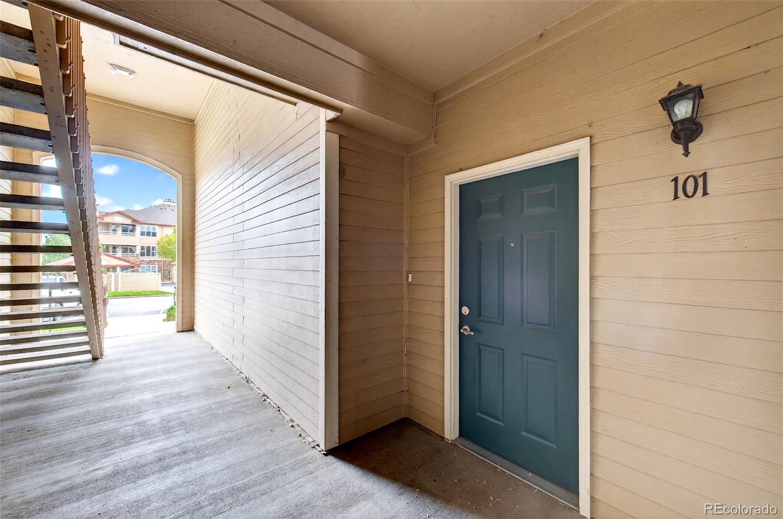 8427 S Hoyt Way Unit: 101