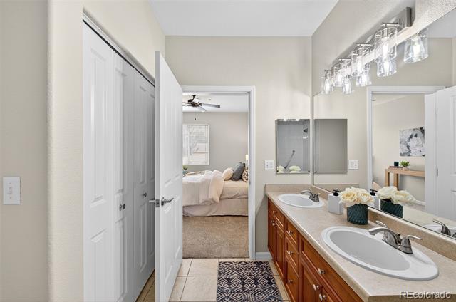 8427 S Hoyt Way Unit: 101