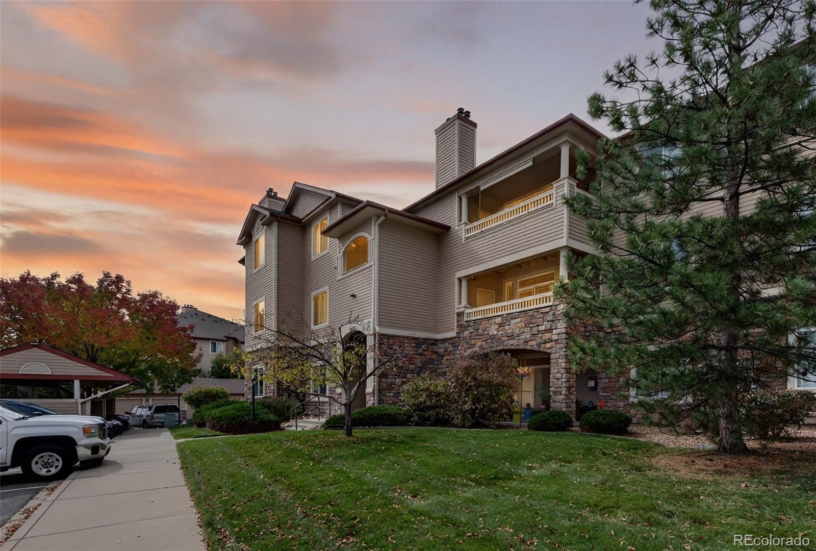 8427 S Hoyt Way Unit: 101